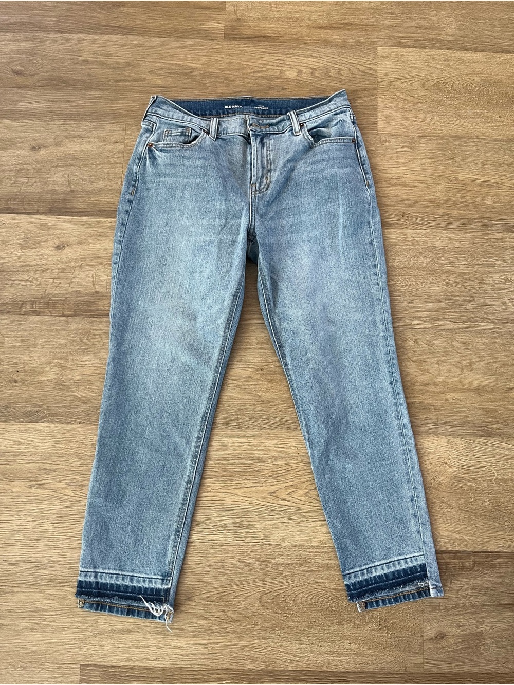 Old Navy women’s mid rise boyfriend jeans size 2